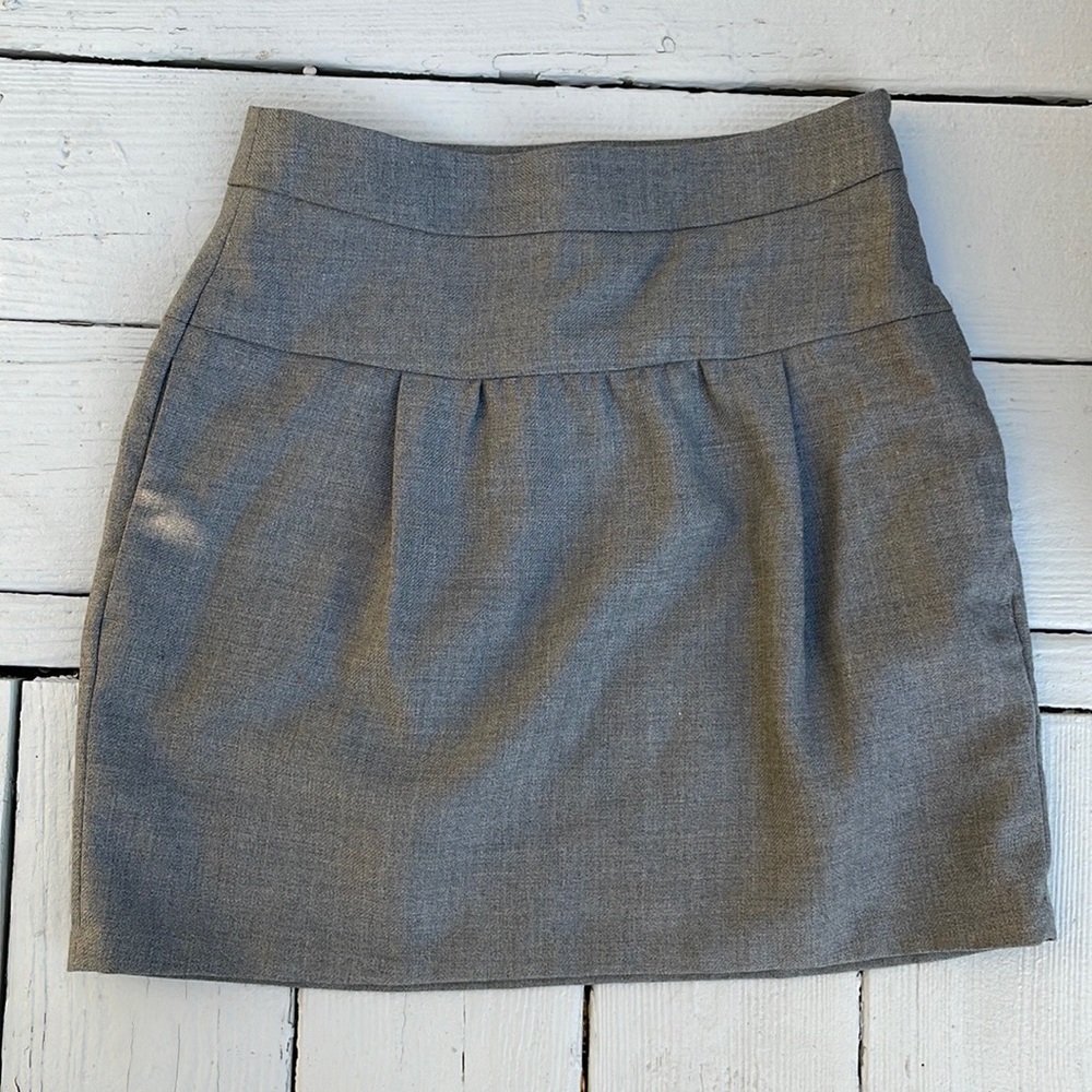 LOFT Ann Taylor grey polyester/wool mini skirt - Size 0